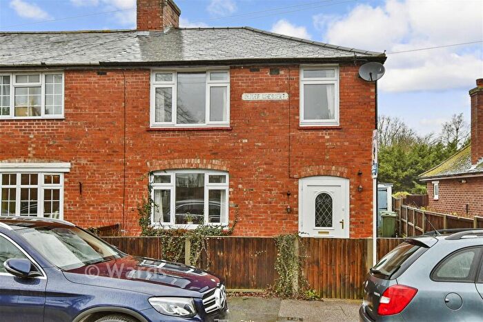 3 Bedroom End Of Terrace House For Sale In Oliver Crescent, Farningham, Dartford, Kent, DA4