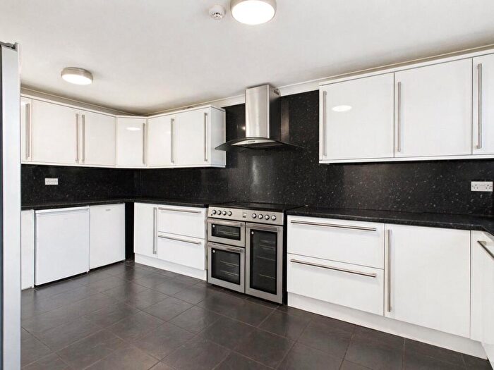 6 Bedroom Semi-Detached House To Rent In Hawkhurst Road, Brighton, BN1