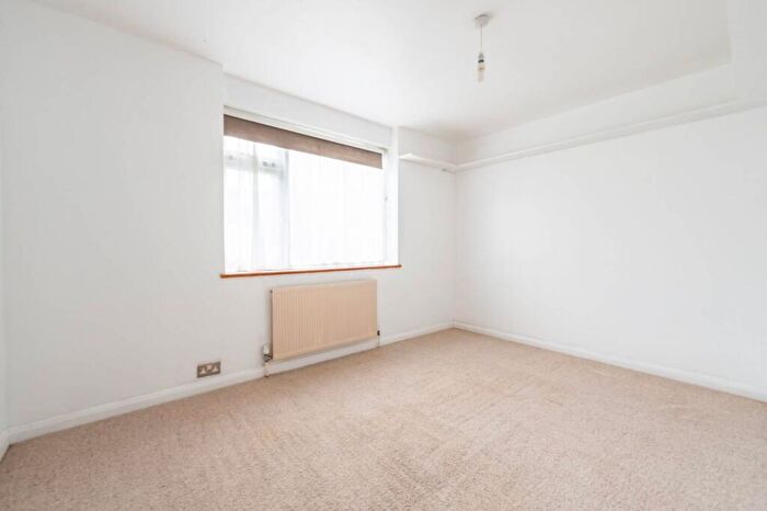 3 Bedroom Flat To Rent In Newnham Road, Wood Green, London, N22