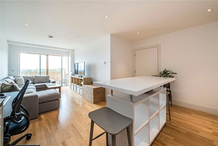 2 Bedroom Flat For Sale In Streatham High Road, Streatham, SW16