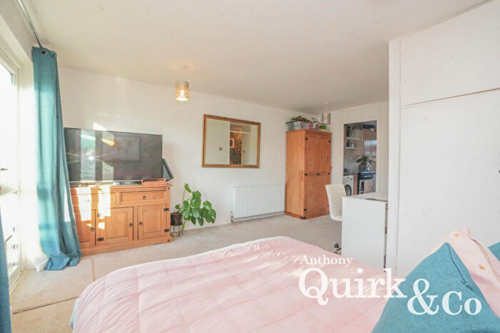 1 Bedroom Apartment For Sale In Havengore, Basildon, SS13