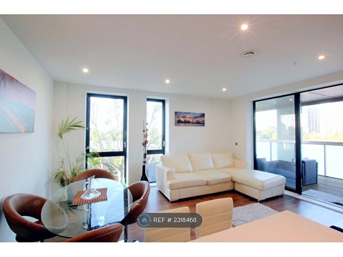 2 Bedroom Flat To Rent In Lighterman Point, London, E14