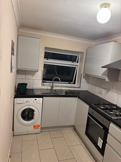 2 Bedroom Flat To Rent In Hounslow, TW5