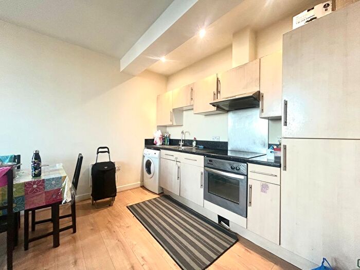 2 Bedroom Flat To Rent In Oxford Road, Reading, Berkshire, RG1