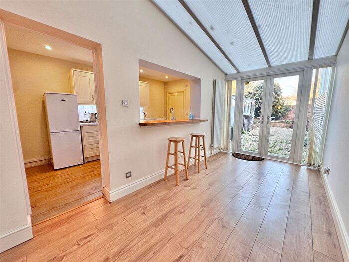 1 Bedroom Flat To Rent In Scarcroft Road, York, YO23