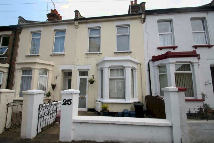 2 Bedroom Terraced House To Rent In Cliff Avenue, Westcliff-On-Sea, SS0