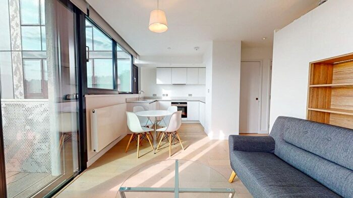 Studio To Rent In Highgate Hill, London, N19