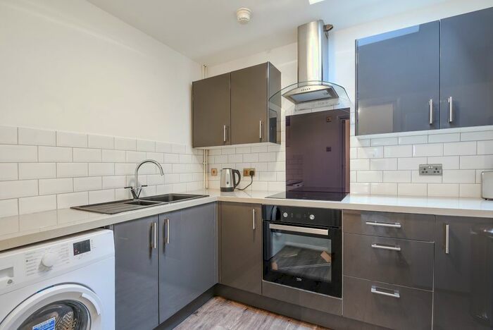 1 Bedroom Flat To Rent In High Street, Chatham ME4