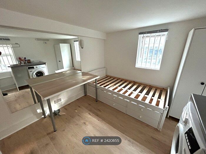 Studio To Rent In Fonthill Road, London, N4