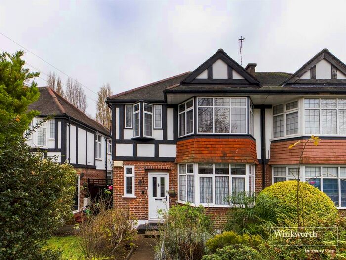 1 Bedroom Apartment To Rent In Leith Close, London, NW9