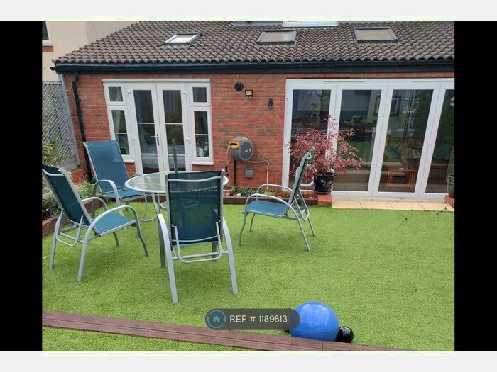 1 Bedroom Flat To Rent In The Pavillions, Bristol, BS10