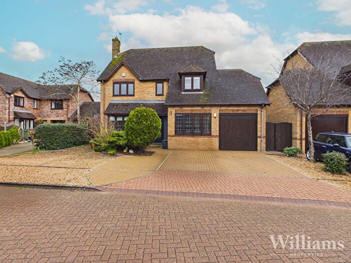 4 Bedroom Detached House For Sale In Mallard Close, Aylesbury, HP19