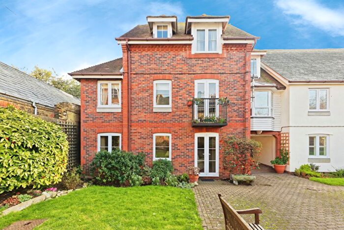 2 Bedroom Flat For Sale In Gange Mews, Faversham, ME13