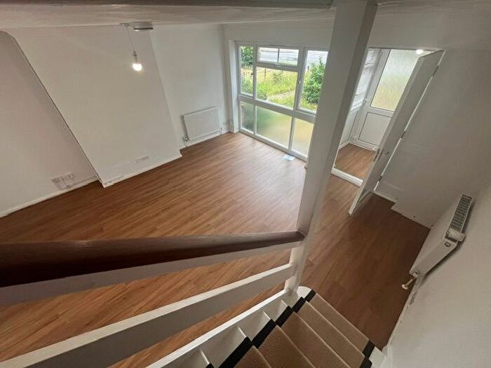 3 Bedroom Semi-Detached House To Rent In West End Raod, Southampton, SO18