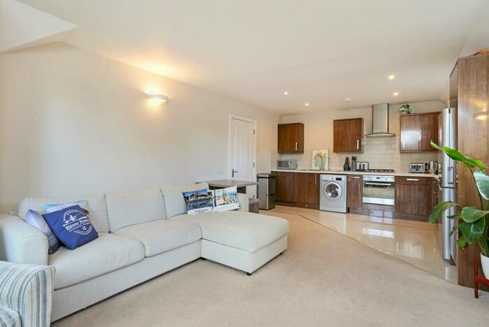 2 Bedroom Apartment To Rent In Nevis Court, Maple Road, KT6