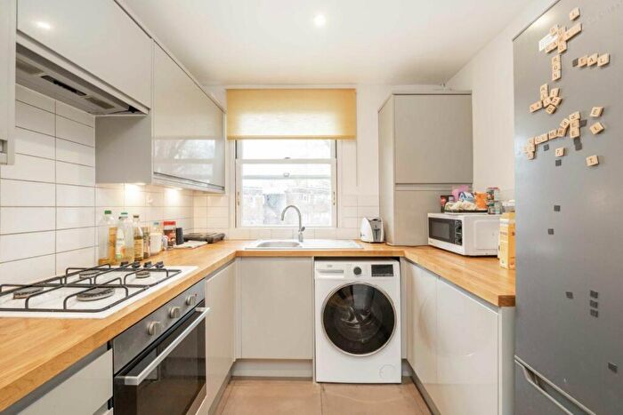 2 Bedroom Flat To Rent In Grafton Road, Kentish Town, NW5