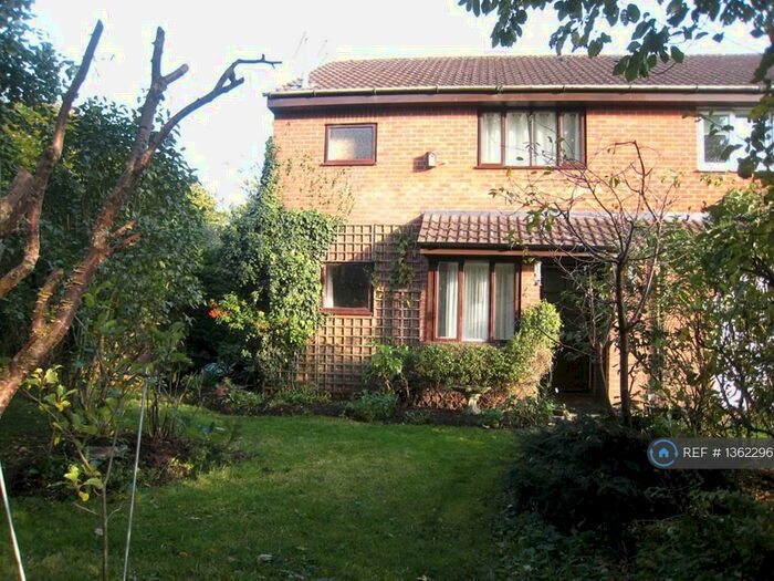 1 Bedroom Terraced House To Rent In Burnet Close, Swindon, SN2