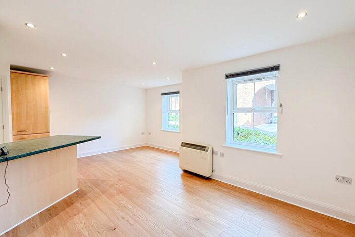 2 Bedroom Flat To Rent In Farm Street, Tredworth, Gloucester, GL1