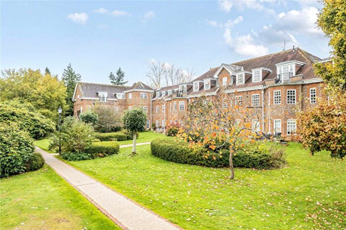 2 Bedroom Apartment To Rent In Ravens Court, Castle Village, Berkhamsted, Hertfordshire, HP4