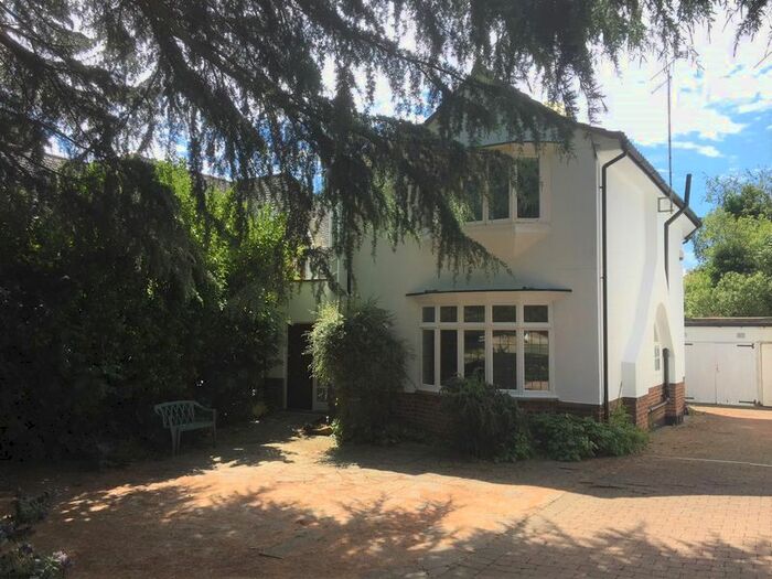 4 Bedroom Detached House To Rent In Canons Drive, Edgware, Middlesex, HA8