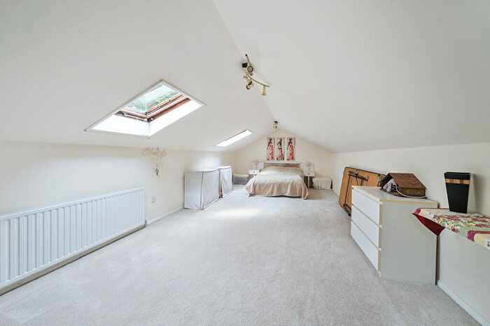 4 Bedroom Detached Bungalow For Sale In Waverley Road, Farnborough, GU14