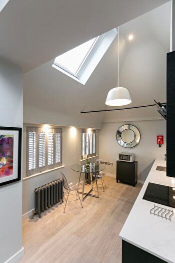1 Bedroom Flat To Rent In Russell Street, London, WC2B