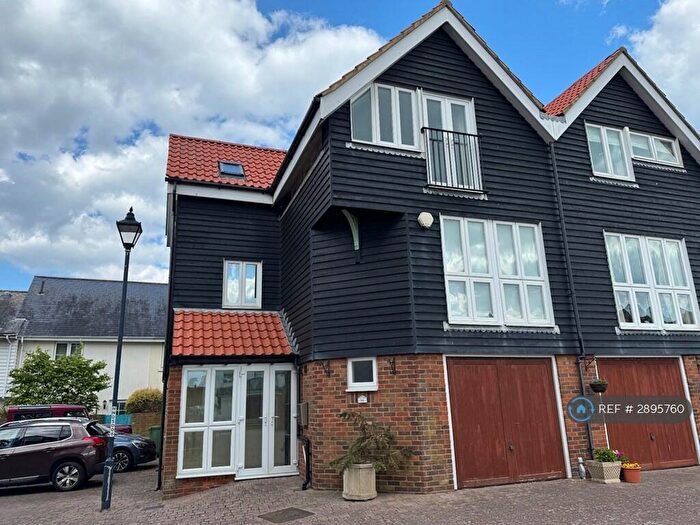 3 Bedroom Semi Detached House To Rent In Newmans Close, Hythe, CT21