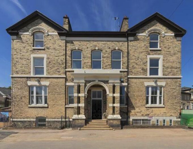 2 Bedroom Apartment To Rent In Windermere Terrace, L8