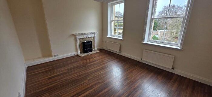 2 Bedroom Apartment To Rent In Gledhow Lane, Leeds, West Yorkshire, LS8