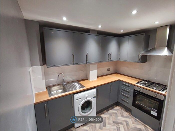 2 Bedroom Flat To Rent In Balcarres Street, Edinburgh, EH10