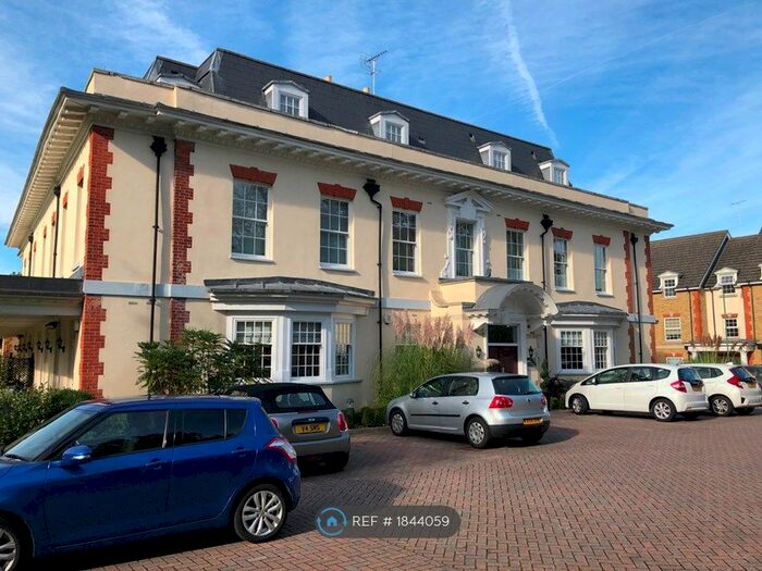 2 Bedroom Flat To Rent In Fuller Close, Bushey Heath, WD23