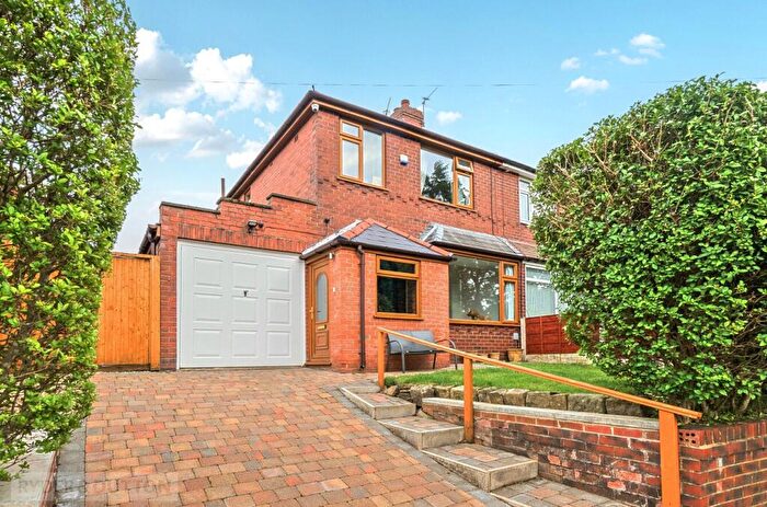 3 Bedroom Semi Detached House For Sale In The Crescent, Shaw, Oldham, Greater Manchester, OL2