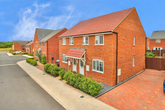 3 Bedroom Semi-Detached House To Rent In Blairgowrie Road, Corby, NN17