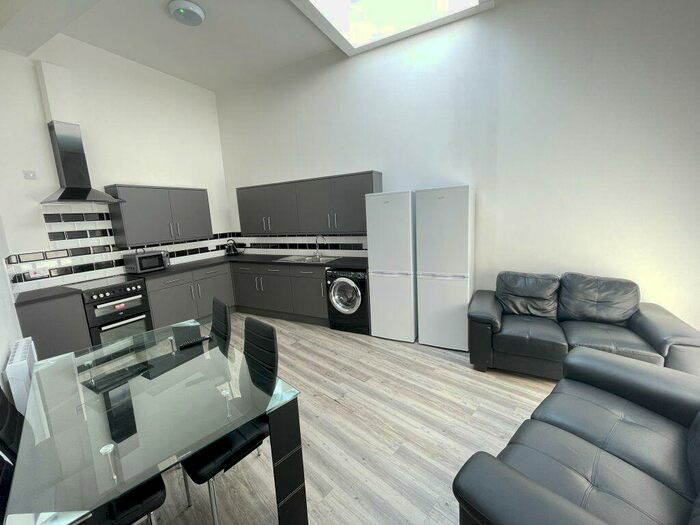 4 Bedroom House Of Multiple Occupation To Rent In Market Place, Loughborough - Inc Bills Option, LE11