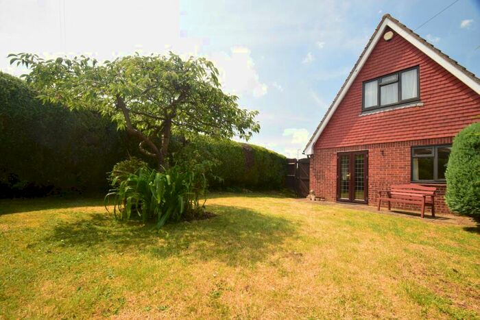 3 Bedroom Chalet For Sale In Norman Close, Wigmore, Gillingham, ME8