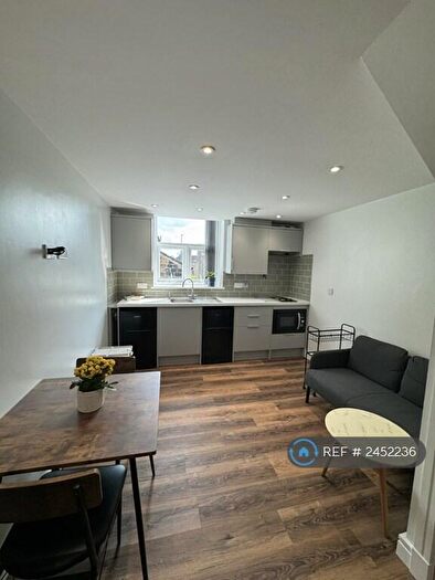 2 Bedroom Flat To Rent In Portland Street, Huddersfield, HD1