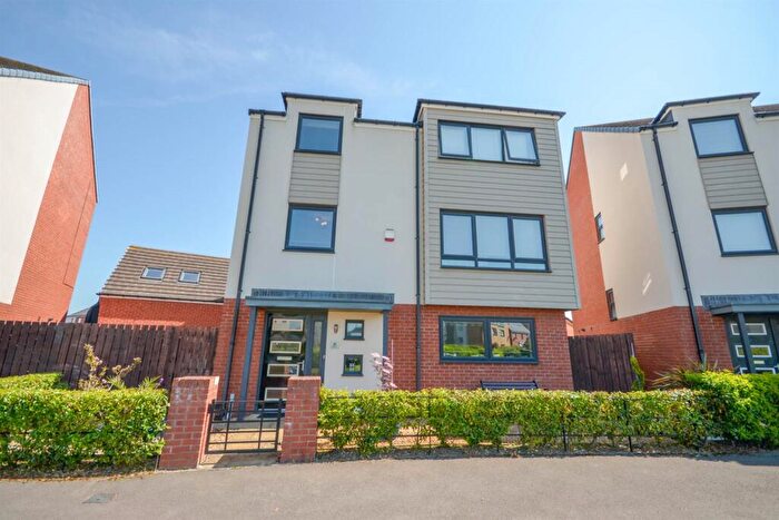 6 Bedroom Detached House To Rent In Elford Avenue, Greenside, NE13