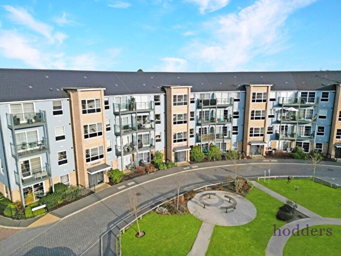 1 Bedroom Apartment For Sale In Chertsey, Surrey, KT16