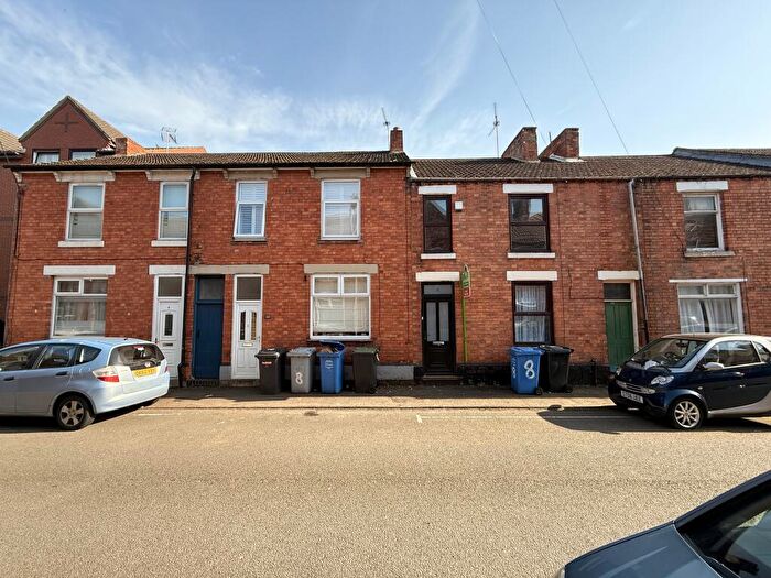 3 Bedroom Terraced House To Rent In Princes Street, Kettering, NN16