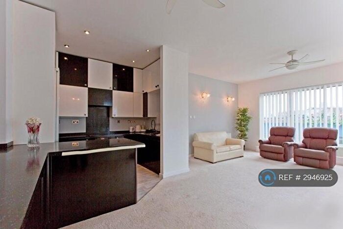 2 Bedroom Penthouse To Rent In Garland Court, London, E14