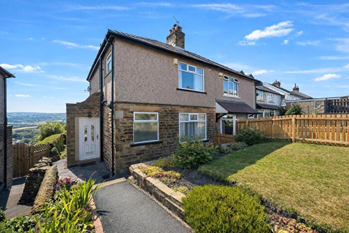 3 Bedroom Semi-Detached House For Sale In Westborough Drive, Halifax, HX2