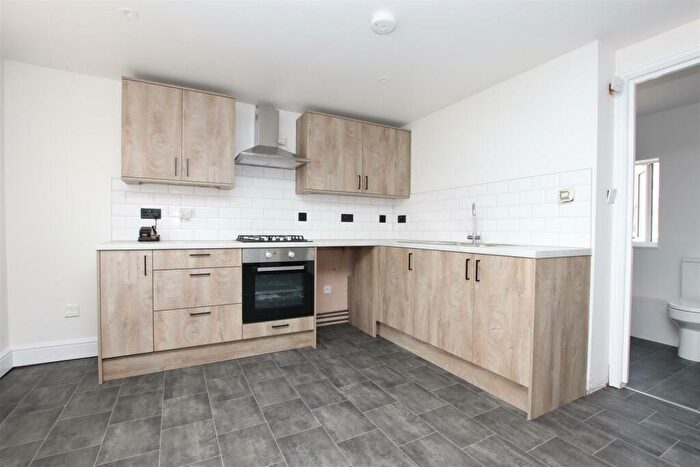 2 Bedroom Flat To Rent In Balmoral Road, Keynsham, Bristol, BS31
