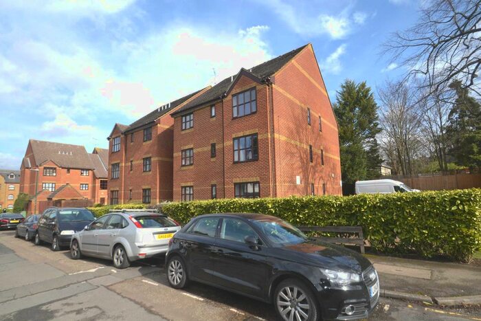 1 Bedroom Flat To Rent In Cedar Gardens, Sutton, Surrey, SM2