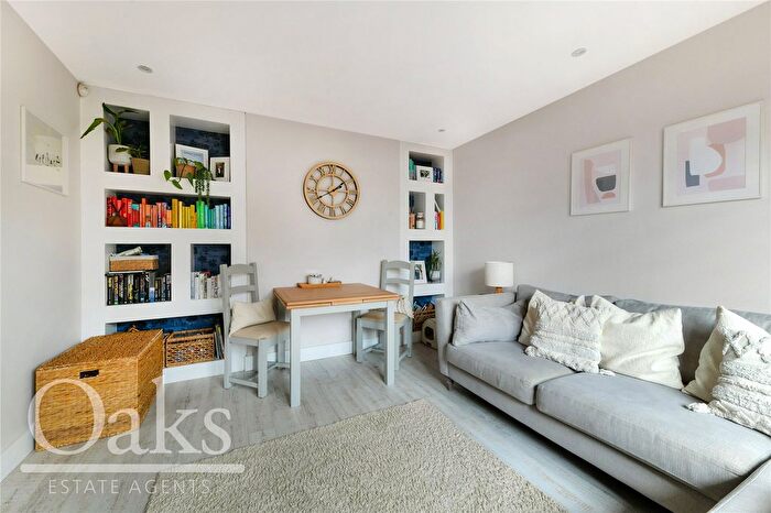 2 Bedroom Maisonette For Sale In Woodstock Way, Mitcham, CR4