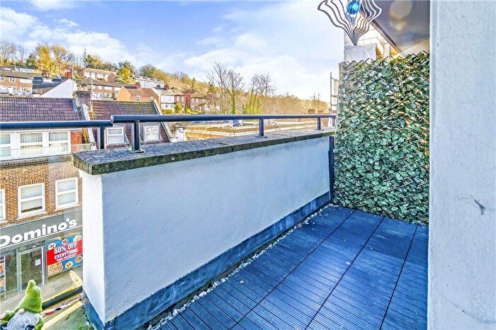 2 Bedroom Flat For Sale In Croydon Road, Caterham, CR3