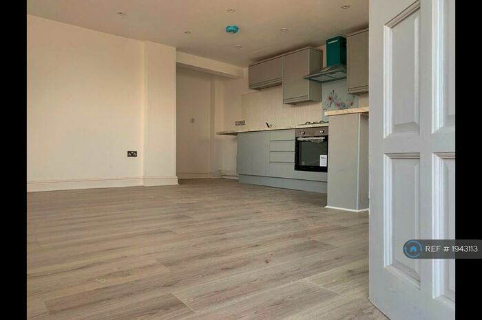 2 Bedroom Flat To Rent In Albion St, Wall Heath, DY6