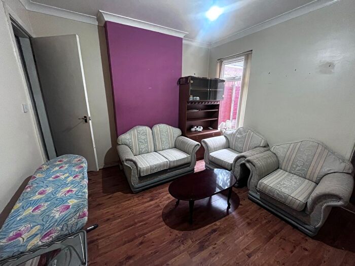 2 Bedroom Property To Rent In White Road, Smethwick, B67