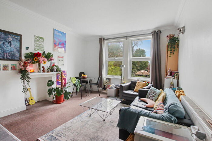 3 Bedroom Flat For Sale In Trinity Road, Wood Green, N22