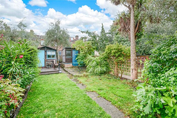 2 Bedroom Flat For Sale In Fleeming Road, Walthamstow, London, E17