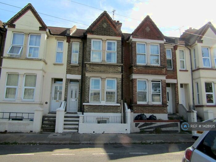 4 Bedroom Terraced House To Rent In Ferndale Road, Gillingham, ME7